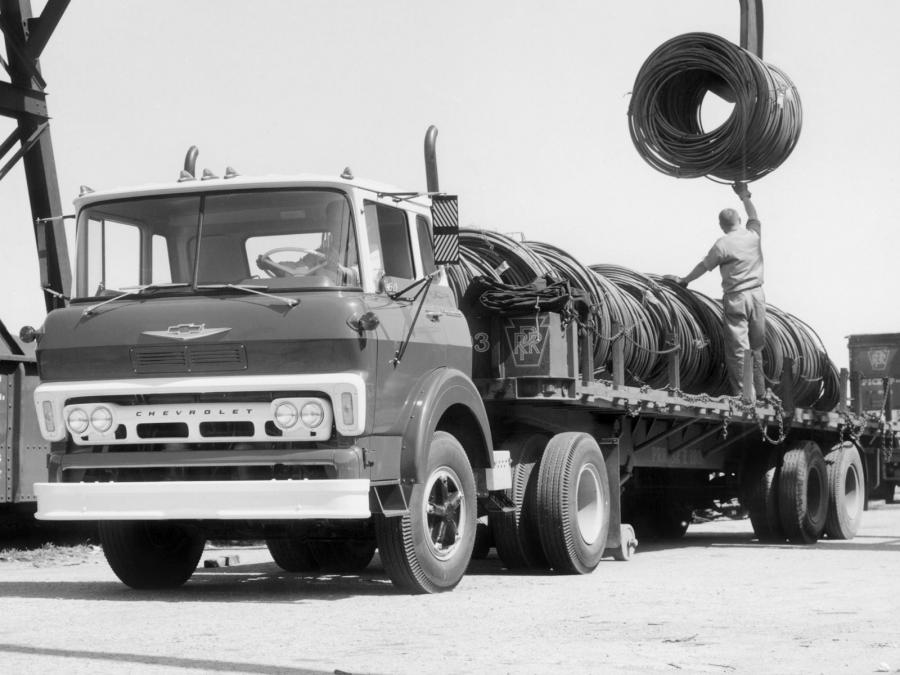  Chevrolet W70 Tractor 1962 года  (фото 2 из 3)